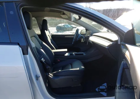 2024 Tesla Model Y Long Range Dual Motor All-Wheel Drive z USA, uszkodzony, nr VIN 7SAYGDEE3RF185141